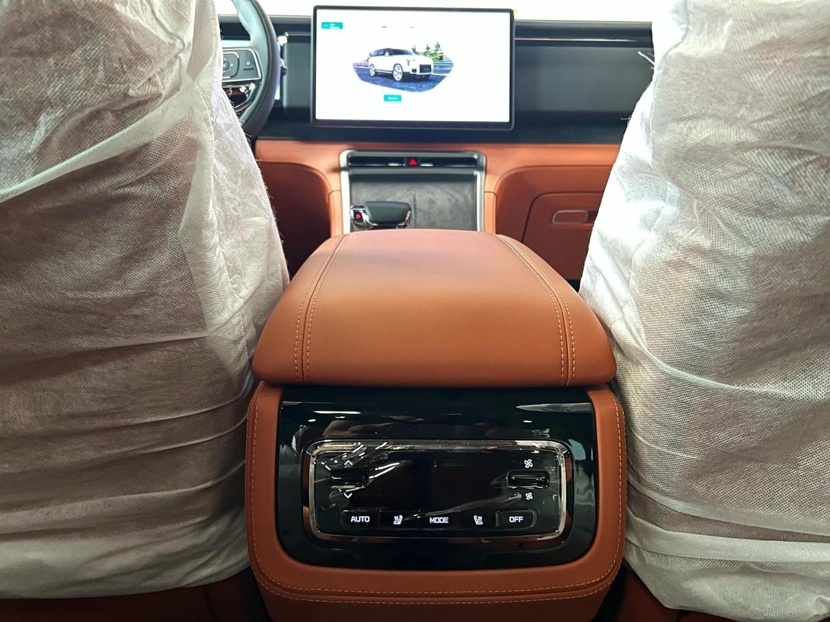 ROX 01 VIP Luxury 6-Seater 2024-20-20