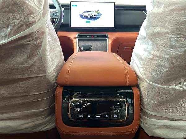 ROX 01 VIP Luxury 6-Seater 2024