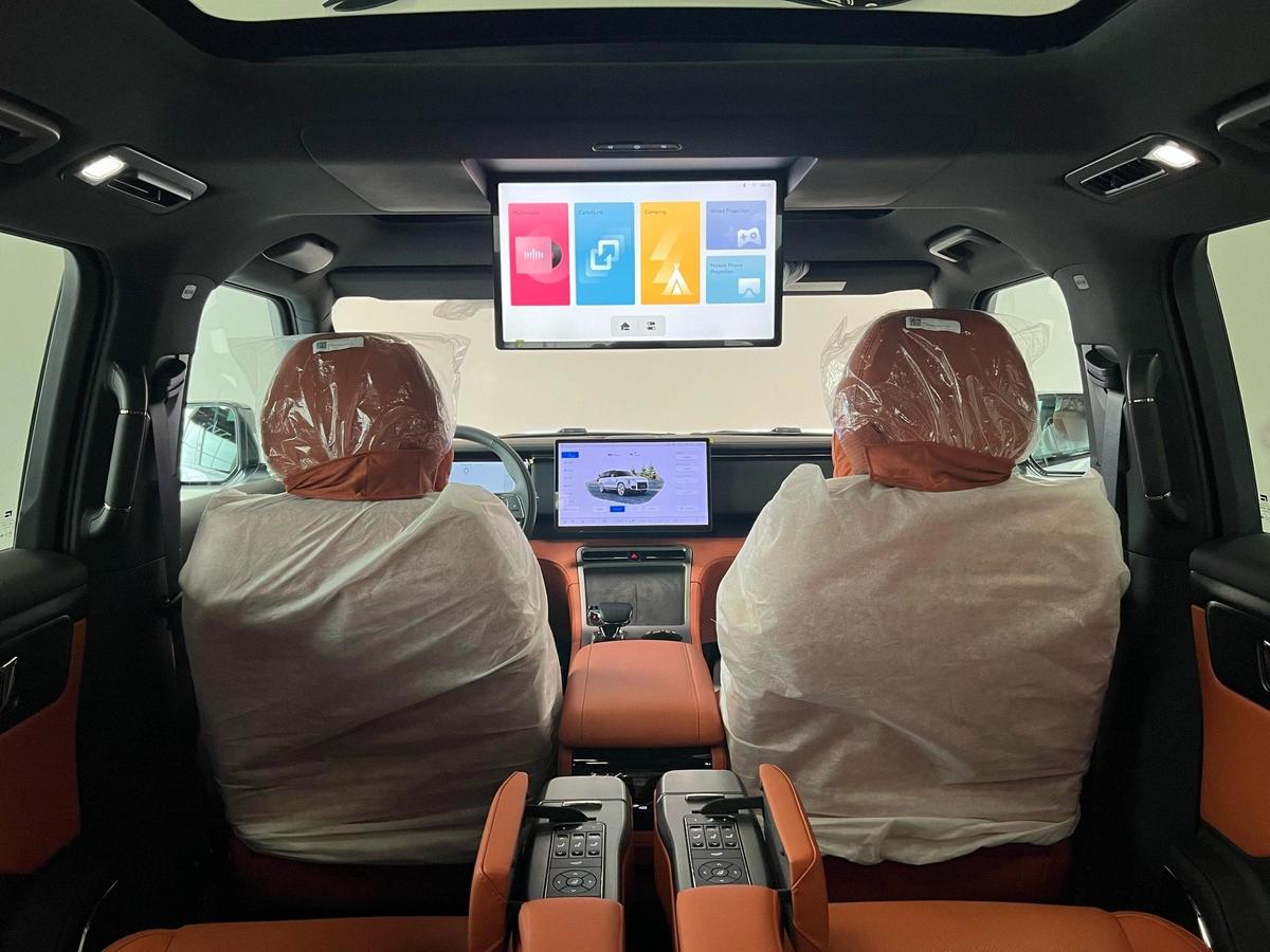 ROX 01 VIP Luxury 6-Seater 2024-3-3