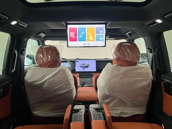 ROX 01 VIP Luxury 6-Seater 2024