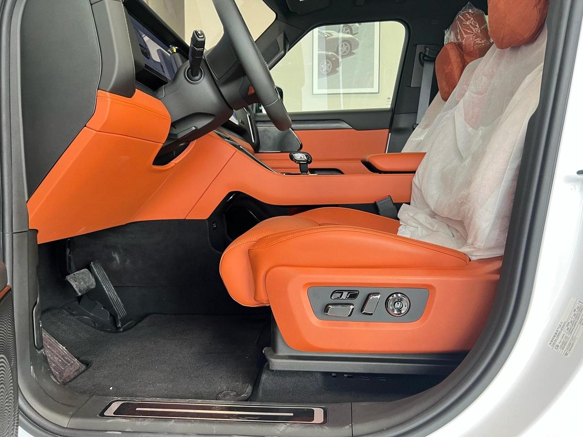 ROX 01 VIP Luxury 6-Seater 2024-17-17