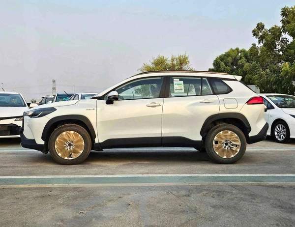 Toyota Corolla Cross HYBRID / FULL OPTION / SUNROOF / LEATHER /17"ALLOY WHEELS (CODE # XLE)