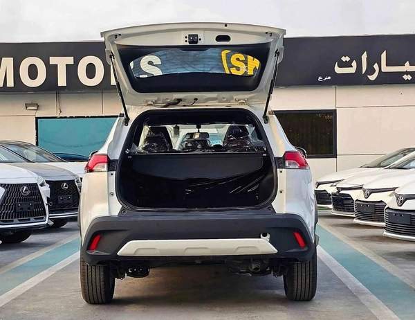 Toyota Corolla Cross HYBRID / FULL OPTION / SUNROOF / LEATHER /17"ALLOY WHEELS (CODE # XLE)