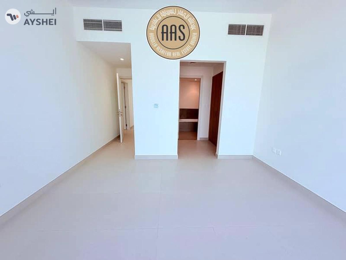 Spacious brand new villa with maid room in Dubai south-20-20