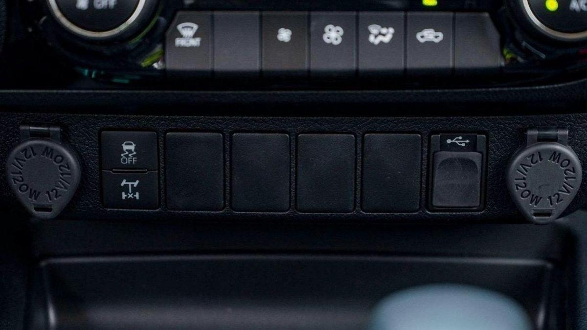 Toyota Hilux Toytoa hilux 2.4L SR5 full optin export only-13-13