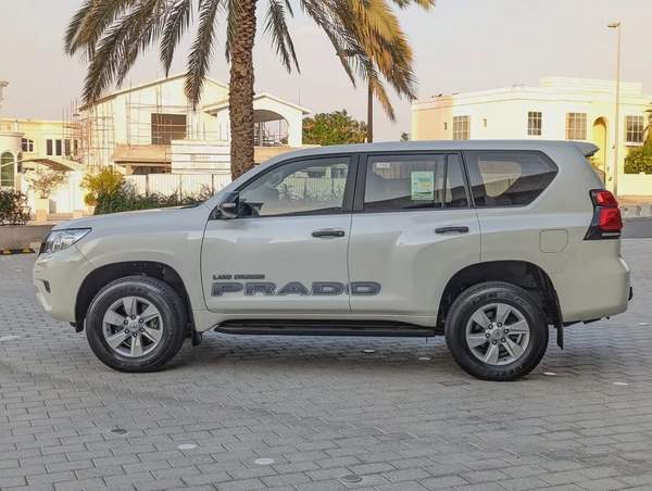 TOYOTA PRADO 2023 V4 2.7L ORIGINAL PAINT ACCIDENT FREE IN EXCELLENT CONDITION
