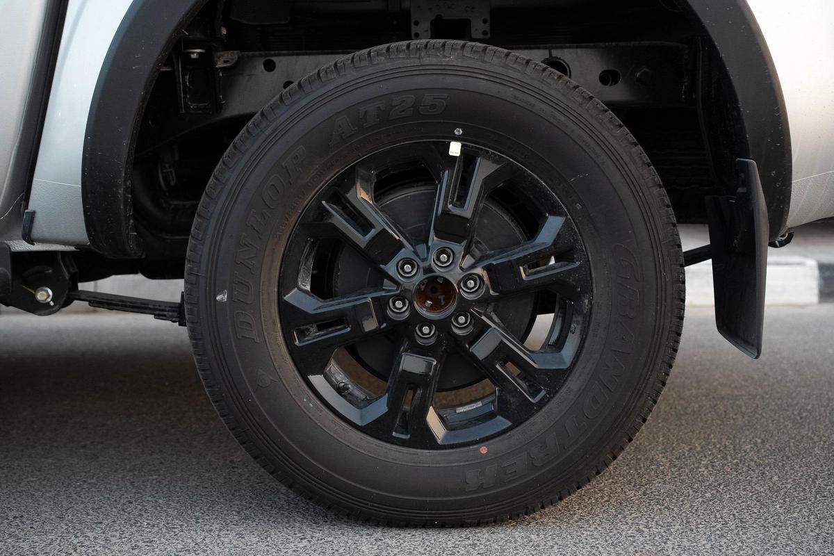 NISSAN NAVARA 2.5 DIESEL PRO4X 4X4 AT 2025-17-17