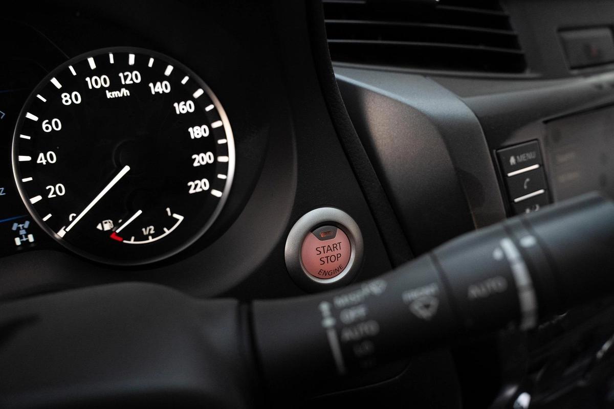 NISSAN NAVARA 2.5 DIESEL PRO4X 4X4 AT 2025-1-1