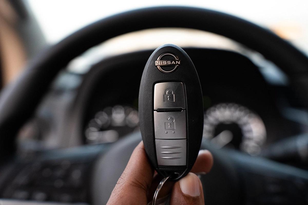 NISSAN NAVARA 2.5 DIESEL PRO4X 4X4 AT 2025-6-6