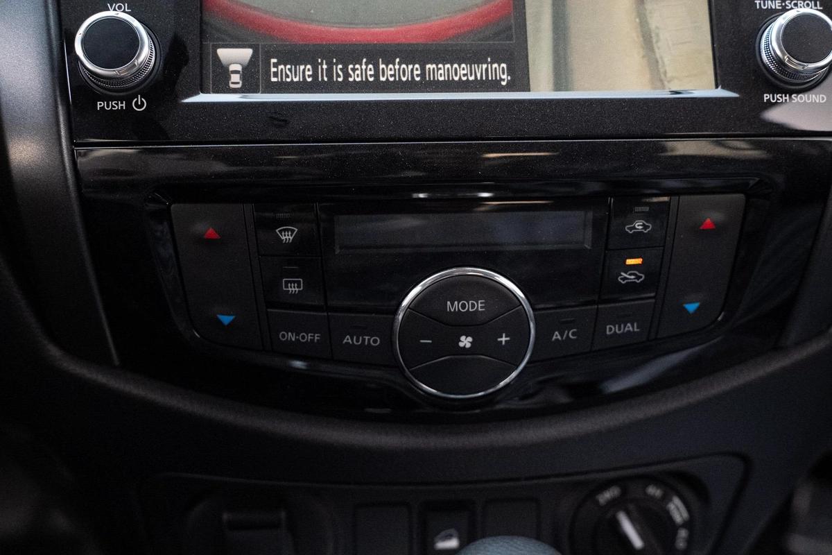 NISSAN NAVARA 2.5 DIESEL PRO4X 4X4 AT 2025-15-15