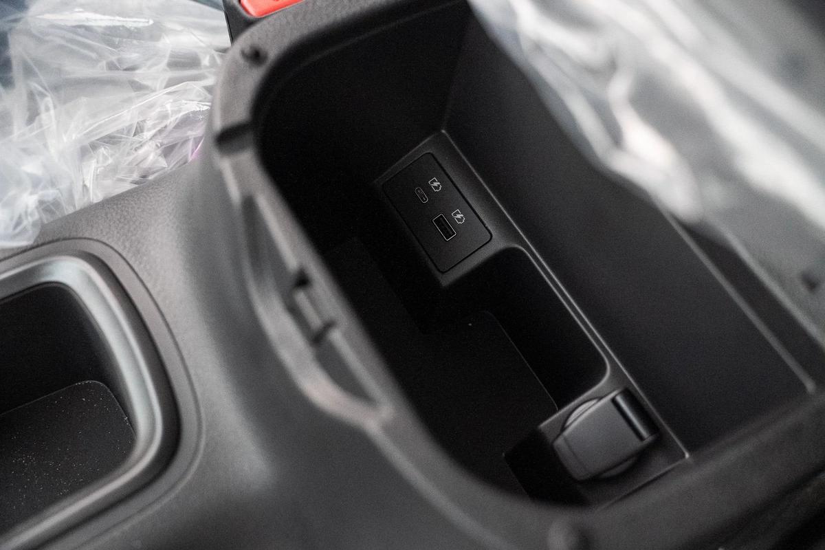 NISSAN NAVARA 2.5 DIESEL PRO4X 4X4 AT 2025-7-7