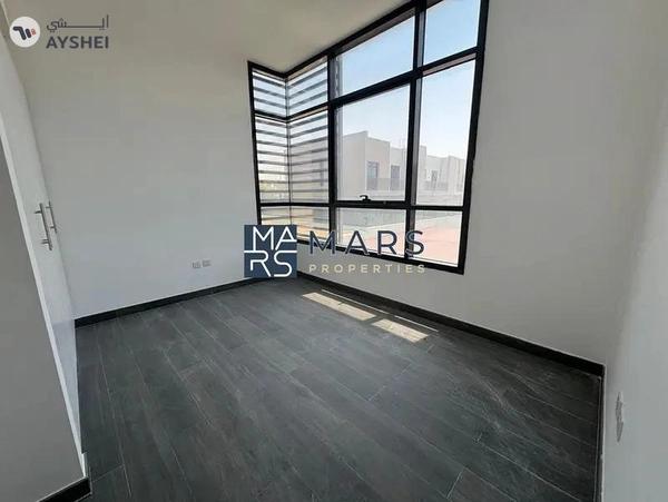 Corner Unit Fully Upgraged In Excellent Community