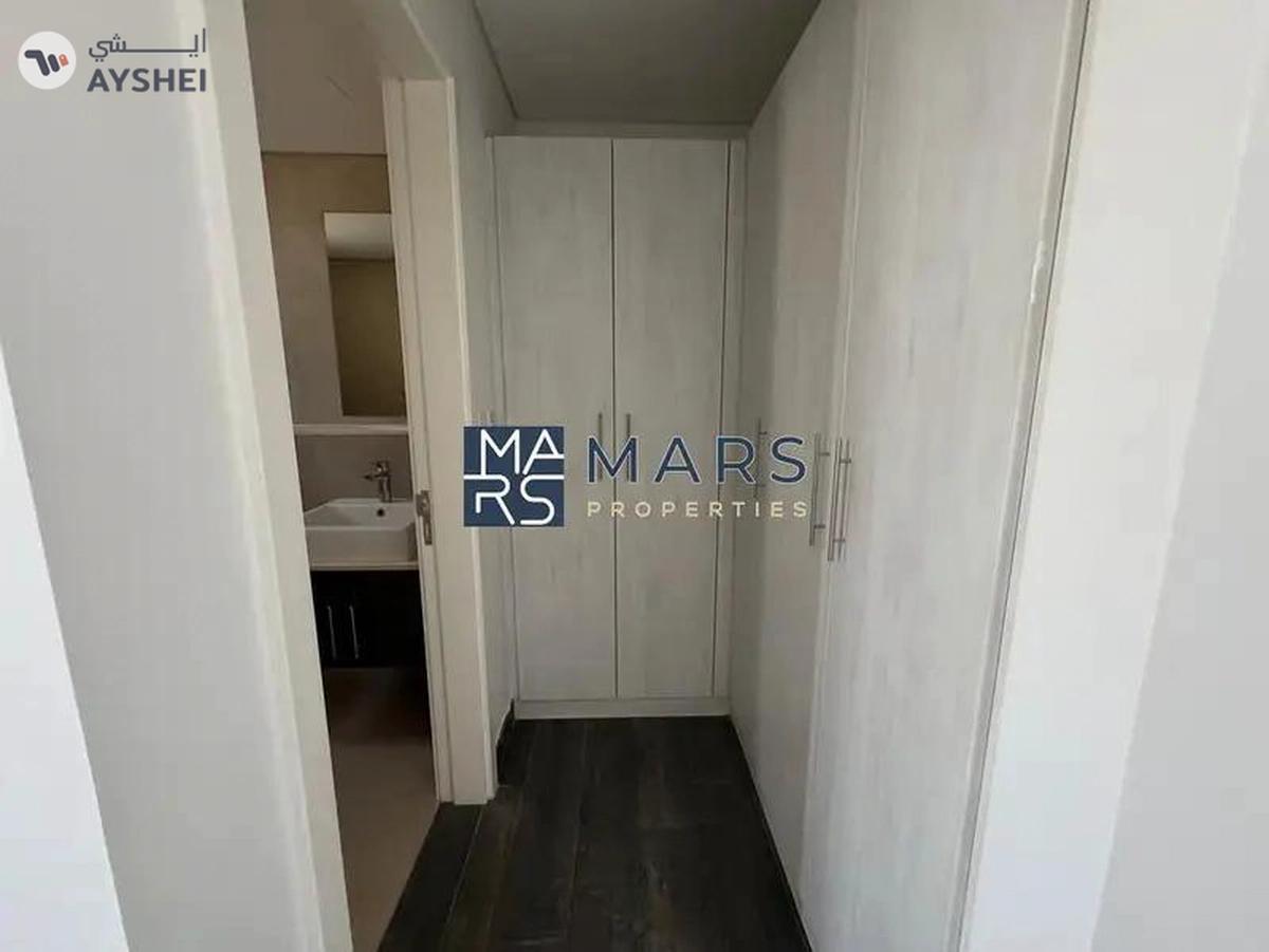 Corner Unit Fully Upgraged In Excellent Community-12-12