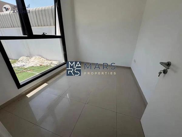 Corner Unit Fully Upgraged In Excellent Community