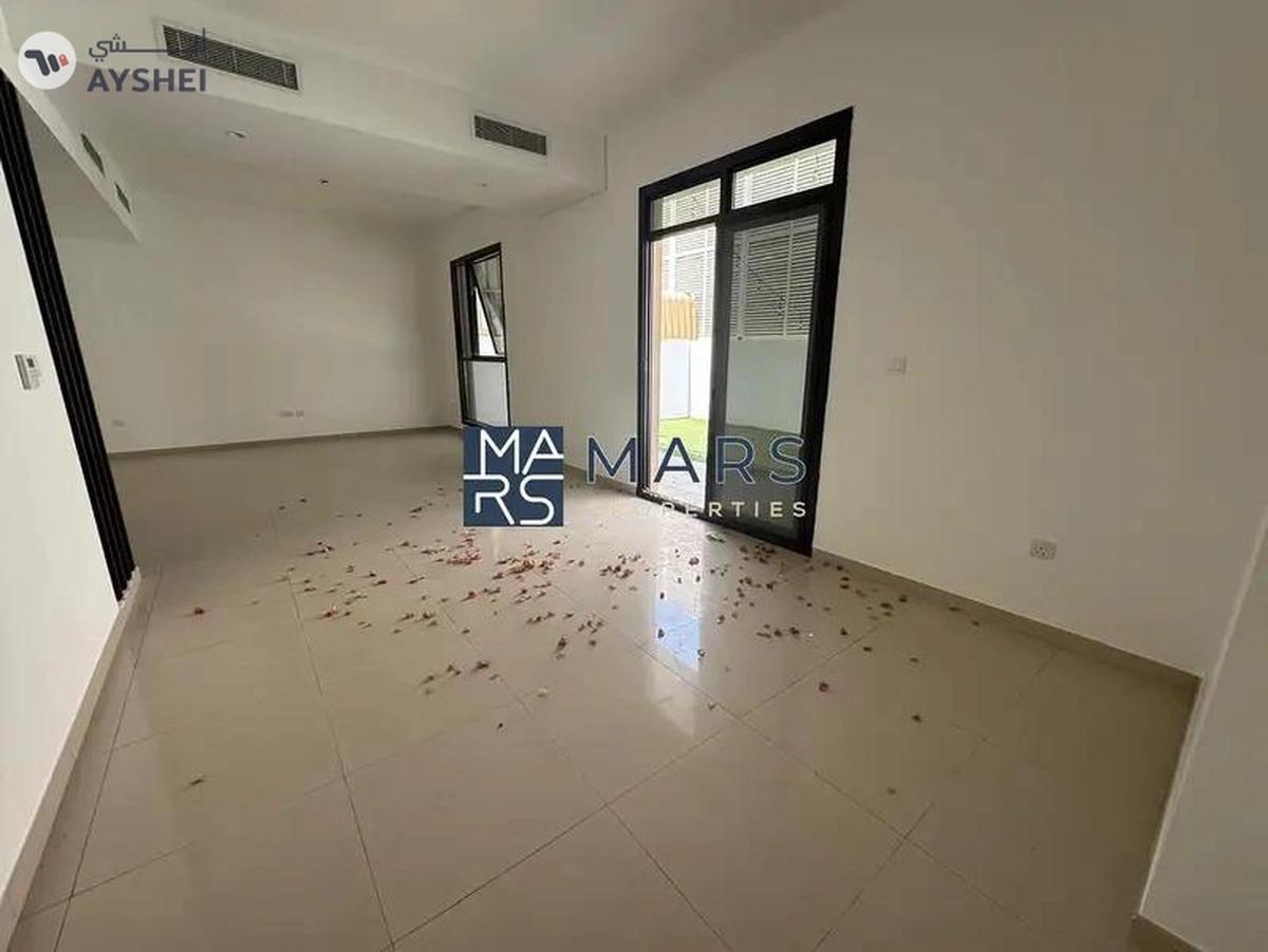 Corner Unit Fully Upgraged In Excellent Community-2-2