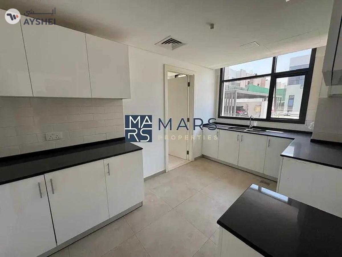 Corner Unit Fully Upgraged In Excellent Community-1-landscape