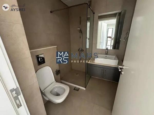 Corner Unit Fully Upgraged In Excellent Community