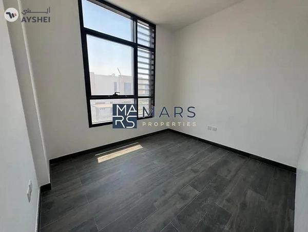 Corner Unit Fully Upgraged In Excellent Community