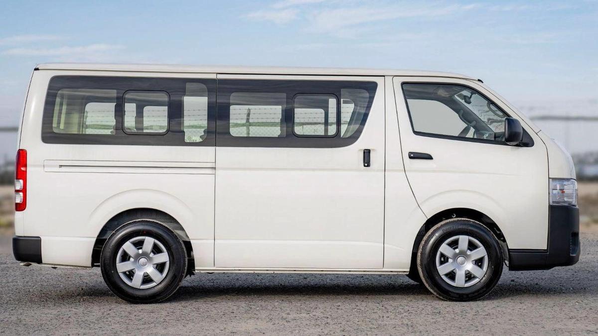 Toyota Hiace MID ROOF 2.7 2025-5-5