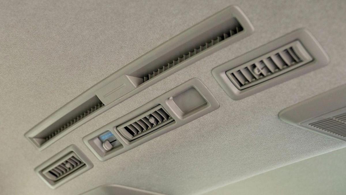 Toyota Hiace MID ROOF 2.7 2025-10-10