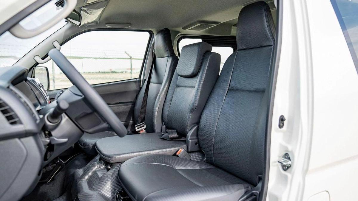Toyota Hiace MID ROOF 2.7 2025-15-15