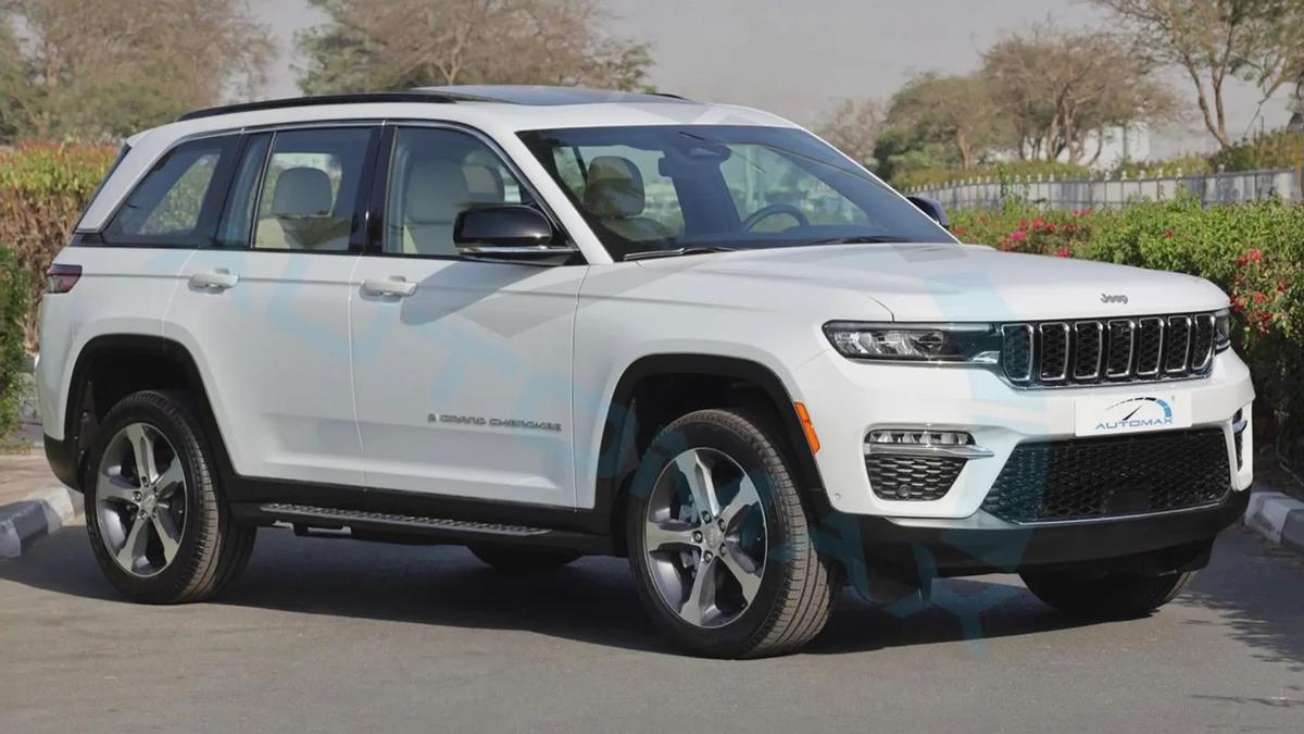 2025 JEEP GRAND CHEROKEE LIMITED PLUS LUXURY 4X4 GCC With 3Yrs or 60K Km Warranty At Official Dealer-3-3