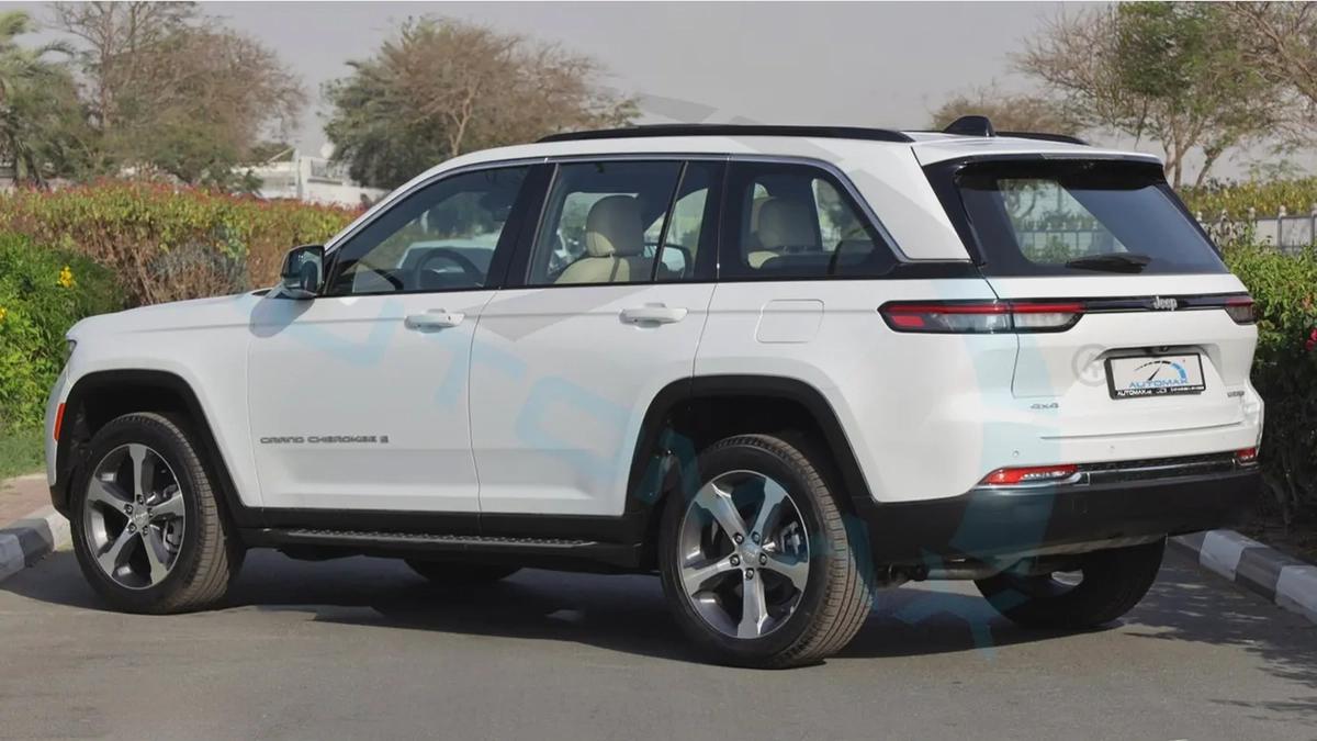 2025 JEEP GRAND CHEROKEE LIMITED PLUS LUXURY 4X4 GCC With 3Yrs or 60K Km Warranty At Official Dealer-4-4