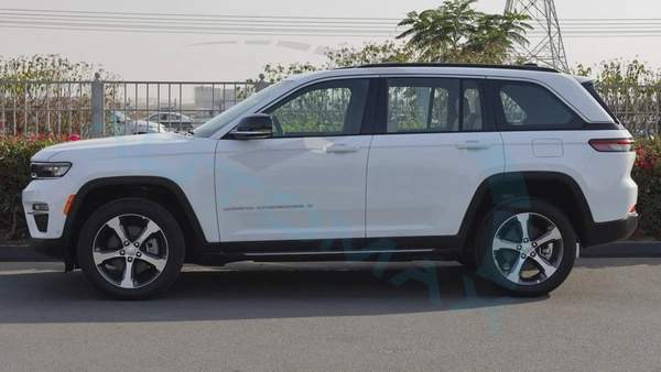 2025 JEEP GRAND CHEROKEE LIMITED PLUS LUXURY 4X4 GCC With 3Yrs or 60K Km Warranty At Official Dealer