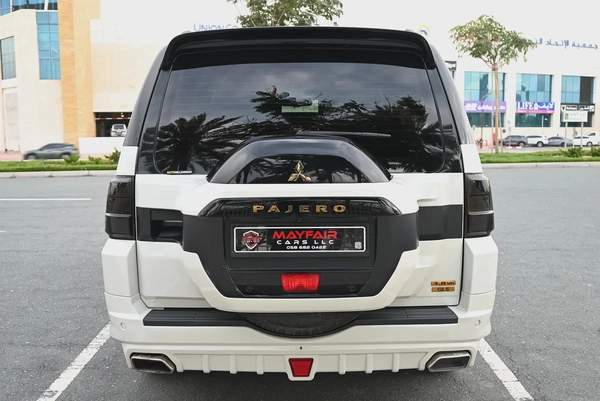 0% DP - SIGNATURE EDITION - MITSUBISHI PAJERO GLS 2020 - ACCIDENT FREE - GCC