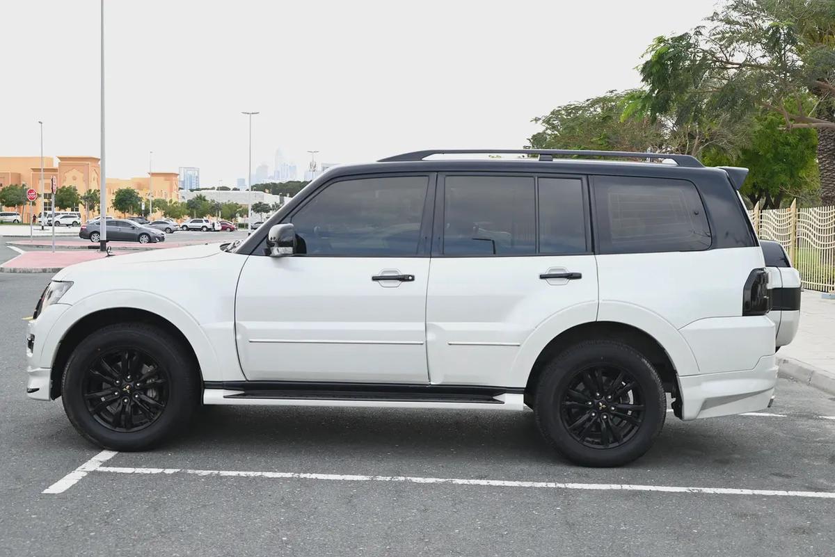 0% DP - SIGNATURE EDITION - MITSUBISHI PAJERO GLS 2020 - ACCIDENT FREE - GCC-6-6