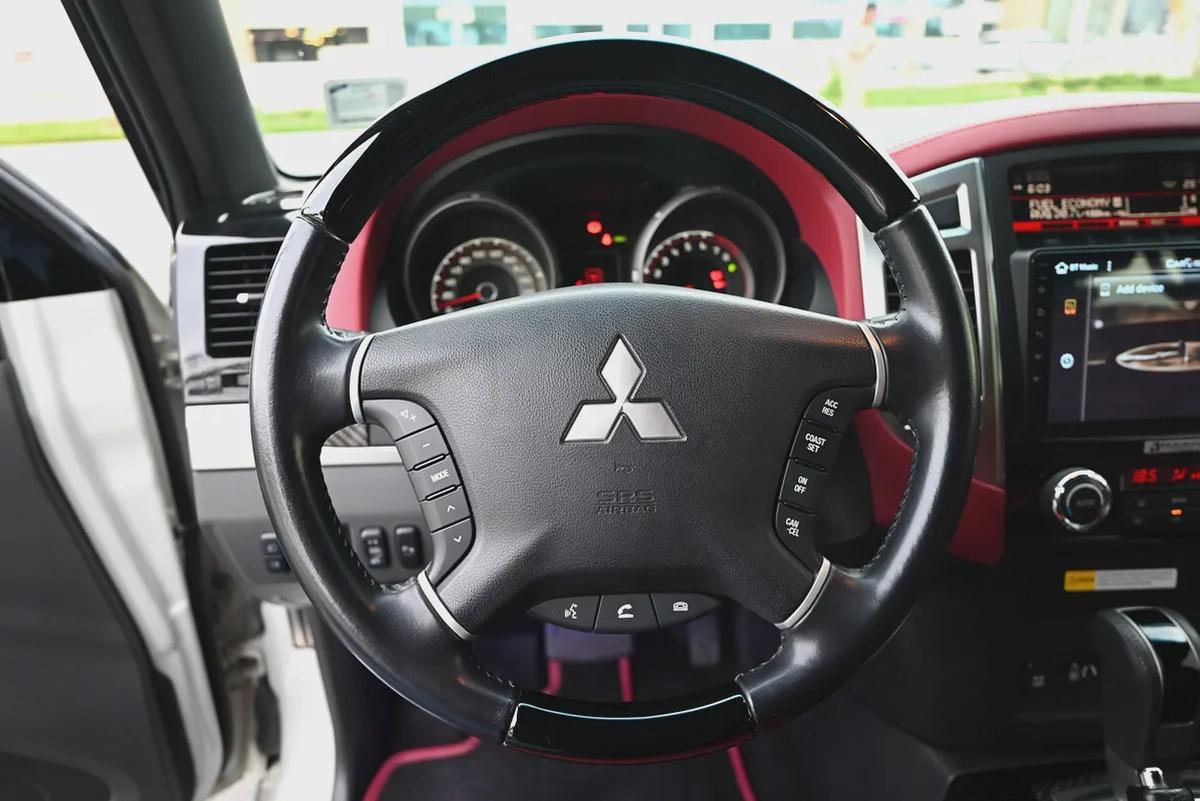 0% DP - SIGNATURE EDITION - MITSUBISHI PAJERO GLS 2020 - ACCIDENT FREE - GCC-9-9
