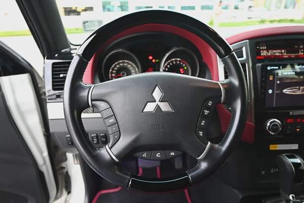 0% DP - SIGNATURE EDITION - MITSUBISHI PAJERO GLS 2020 - ACCIDENT FREE - GCC