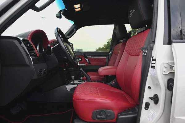 0% DP - SIGNATURE EDITION - MITSUBISHI PAJERO GLS 2020 - ACCIDENT FREE - GCC