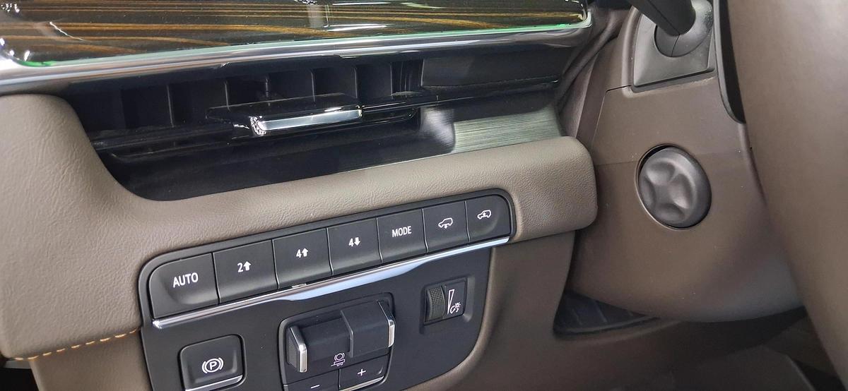 Cadillac Escalade -5-5