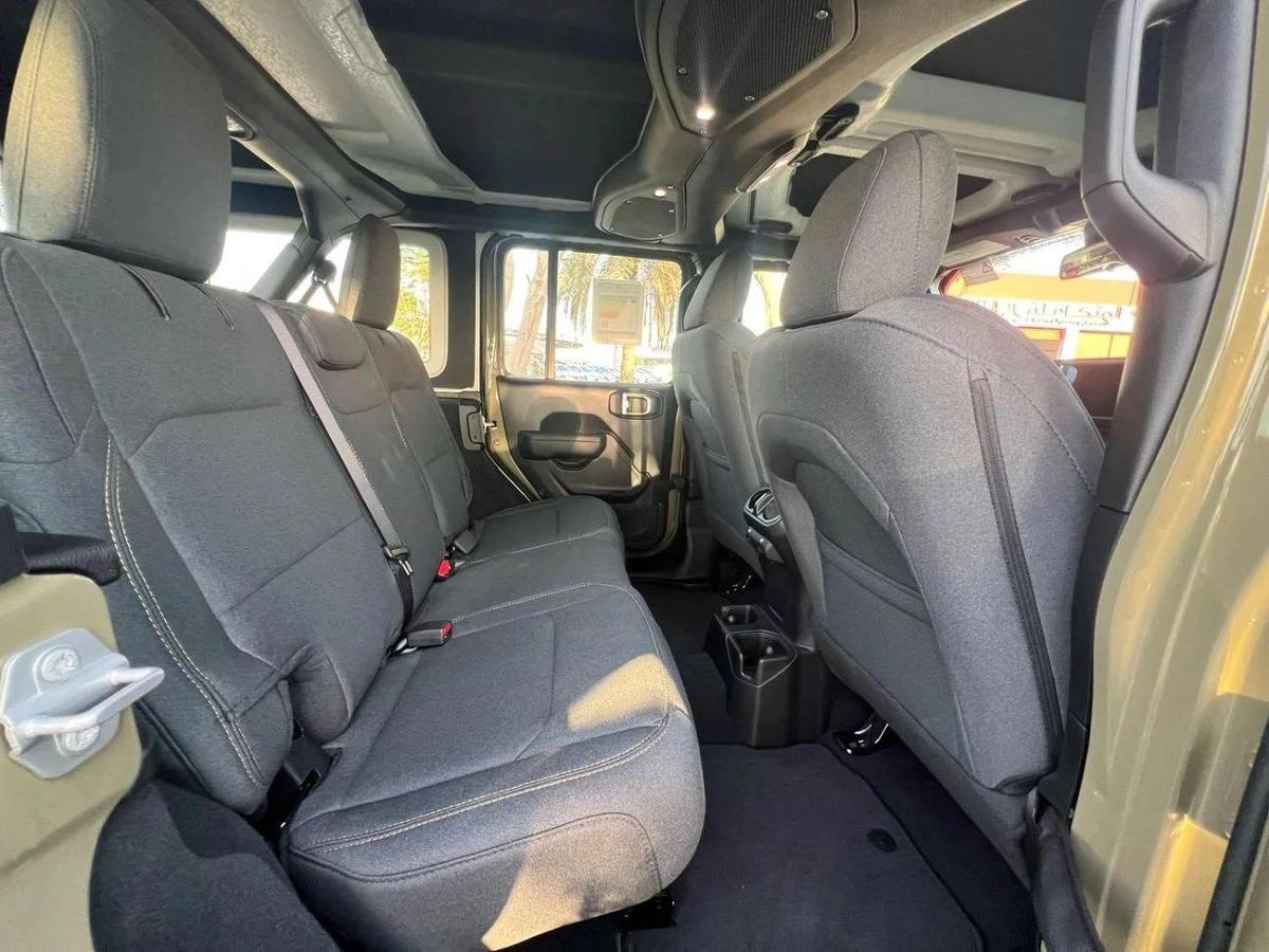 Jeep Wrangler Unlimited Sport S 2.0L A/T-10-10
