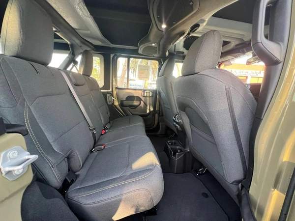 Jeep Wrangler Unlimited Sport S 2.0L A/T