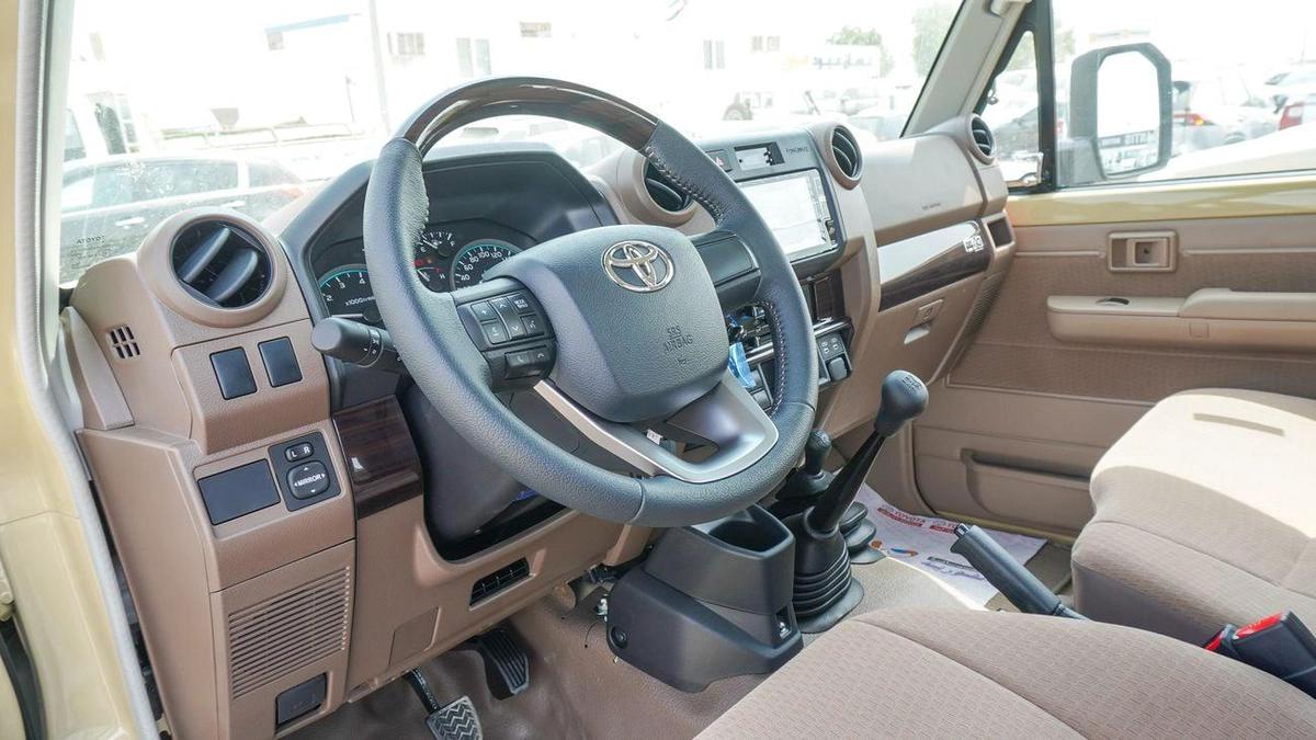 Toyota Land Cruiser Pick Up 4.0L V6 Oman Specs-3-3