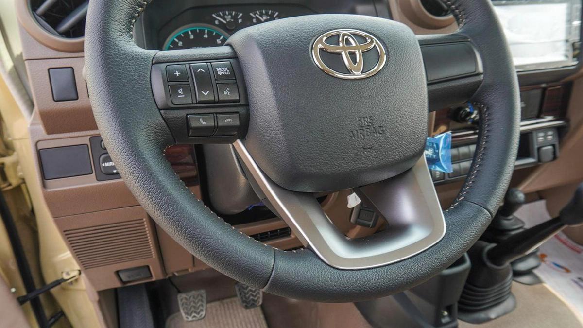 Toyota Land Cruiser Pick Up 4.0L V6 Oman Specs-4-4
