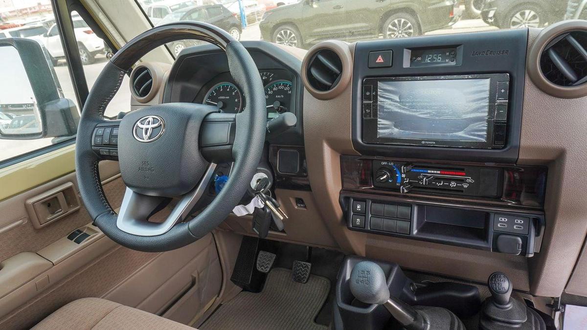 Toyota Land Cruiser Pick Up 4.0L V6 Oman Specs-6-6