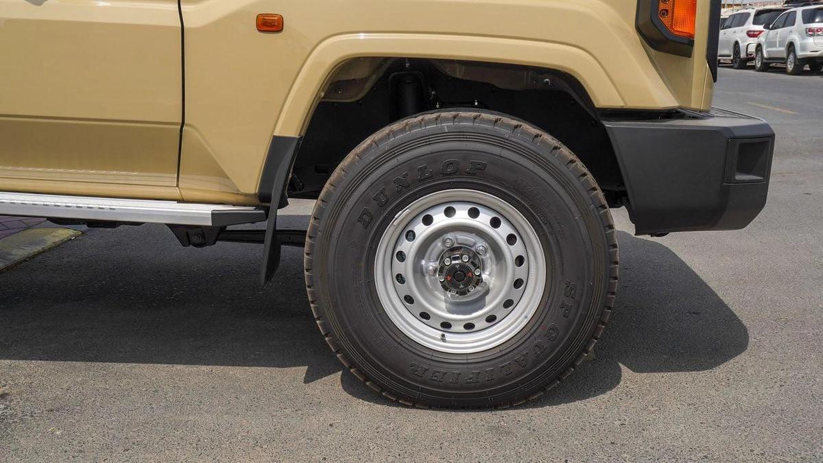 Toyota Land Cruiser Pick Up 4.0L V6 Oman Specs-17-17