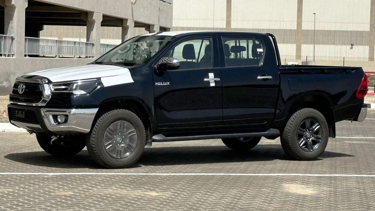 Toyota Hilux Toyota hilux 2.7L petrol AT MY25 SR5-1-1