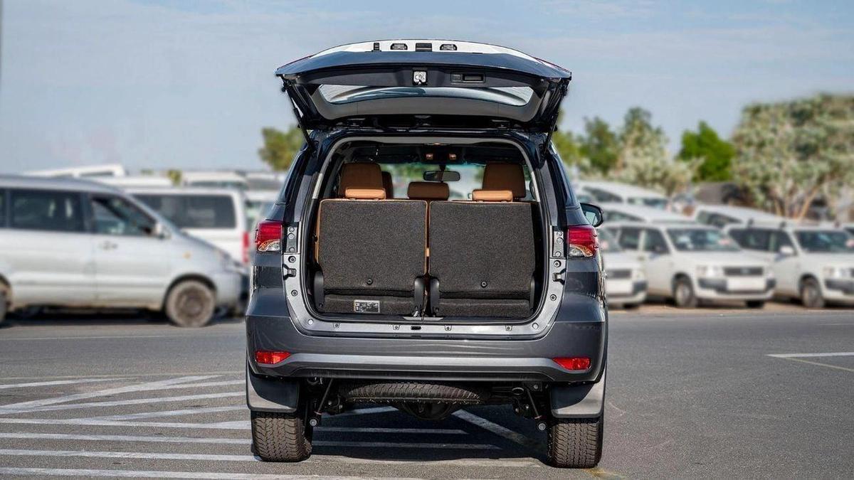 Toyota Fortuner-12-12