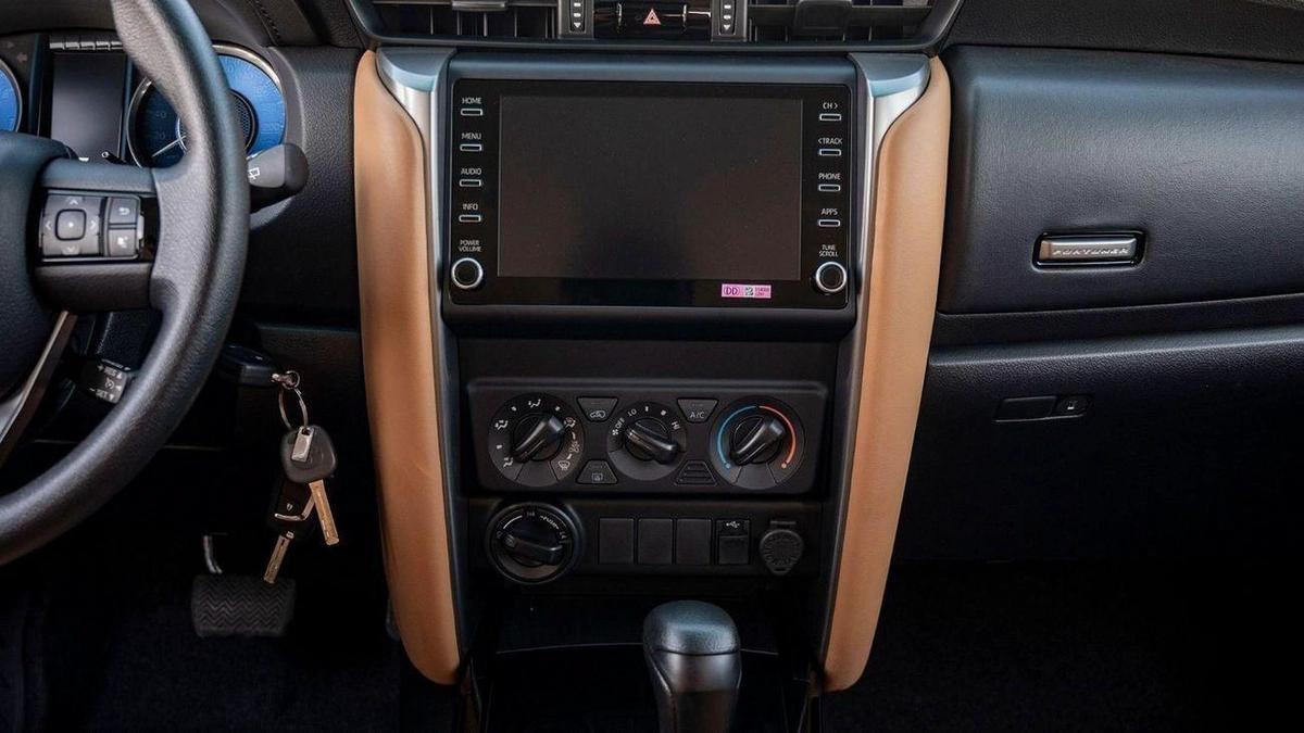 Toyota Fortuner-14-14