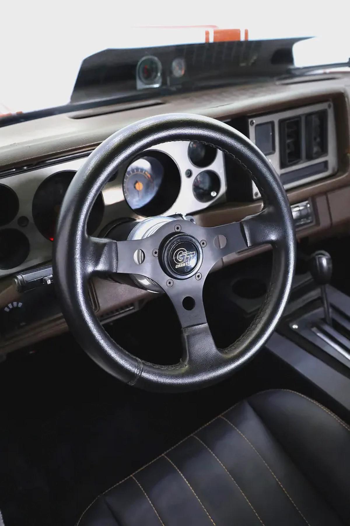 CHEVROLET CAMARO Z28 - V8 350 - BODY BY FISHER IN PERFECT CONDITION DAILY USE-11-11