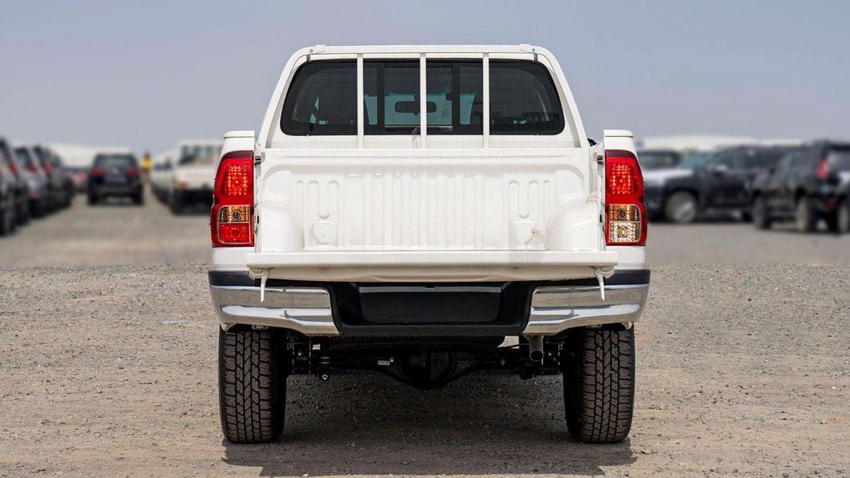 Toyota Hilux AT 2.7 MID OPTION-4-4