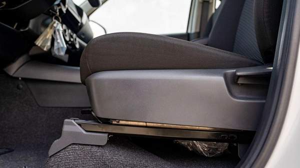 Toyota Hilux AT 2.7 MID OPTION