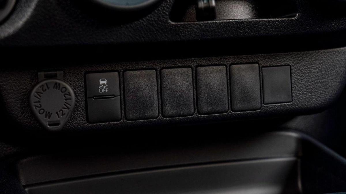 Toyota Hilux AT 2.7 MID OPTION-13-13