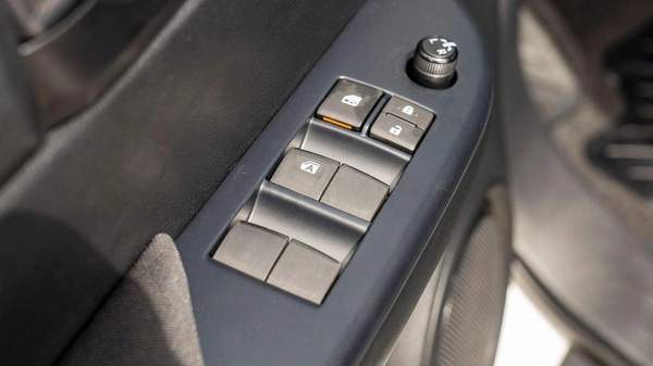 Toyota Hilux AT 2.7 MID OPTION