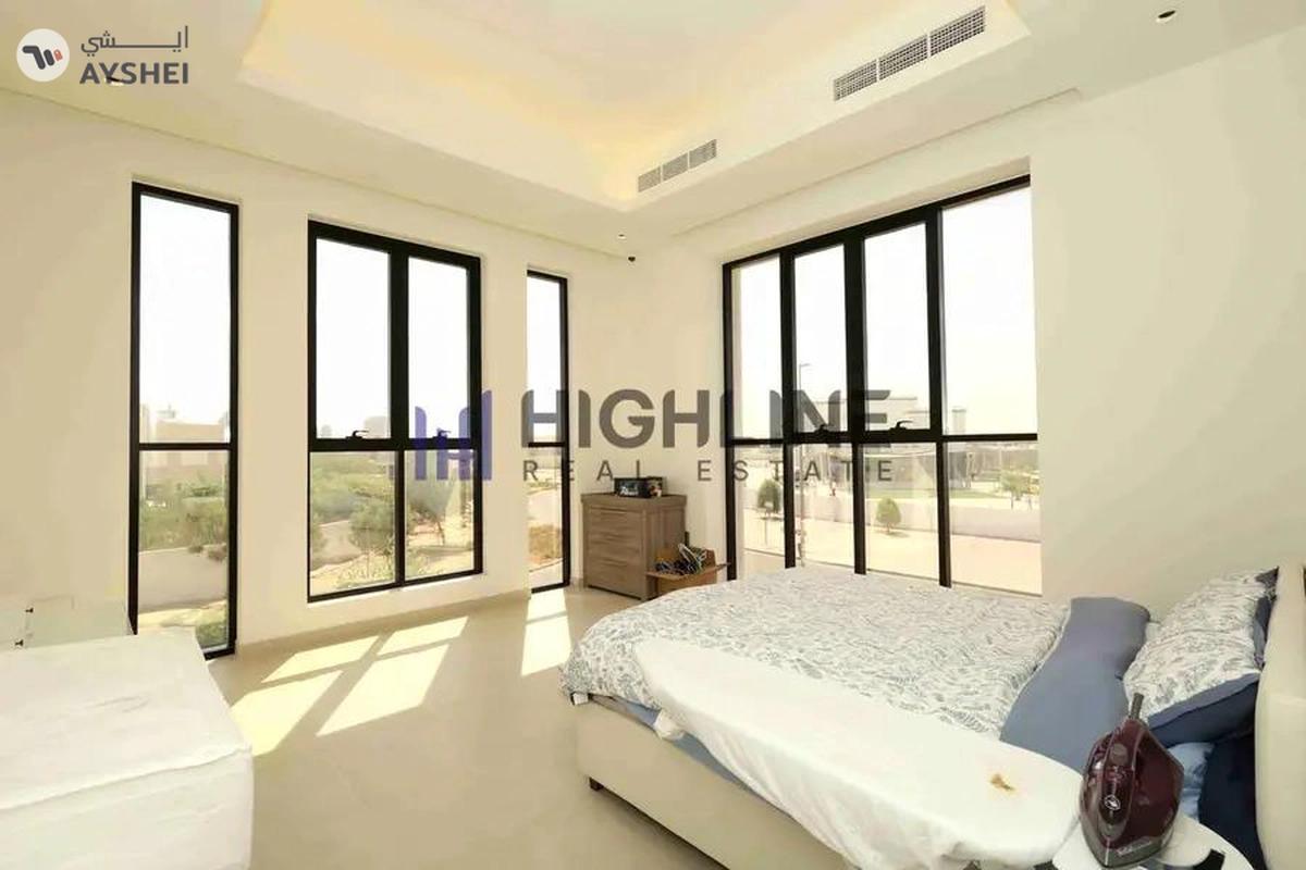 Contemporary Corner Villa Retreat with Swimming Pool-22-22