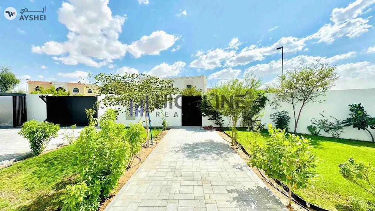 Contemporary Corner Villa Retreat with Swimming Pool-1-landscape